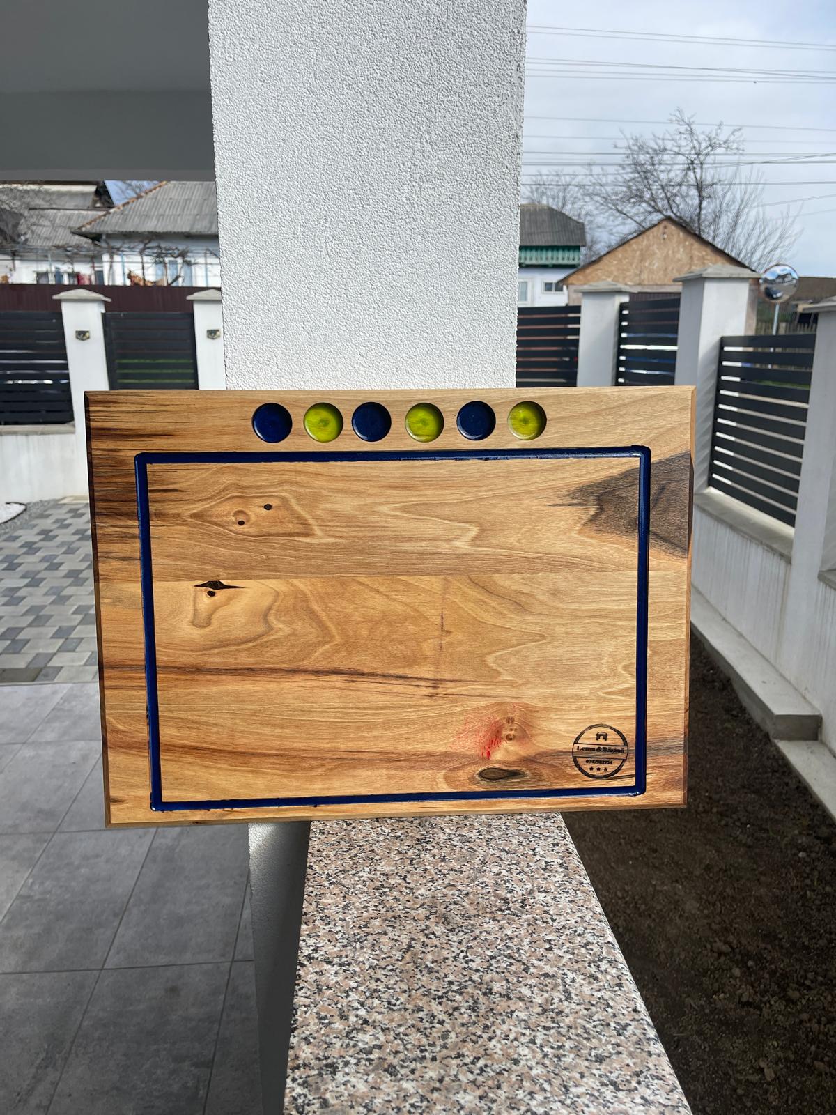 Platou Elegant din Lemn Masiv de Nuc cu Suport Pahare – 55x40x2,5 cm - imagine 3