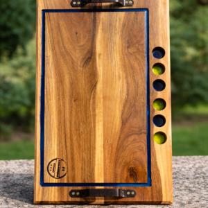 Platou Premium din Lemn Masiv de Nuc cu Suport Pahare și Mânere Metalice – 60x35x4 cm