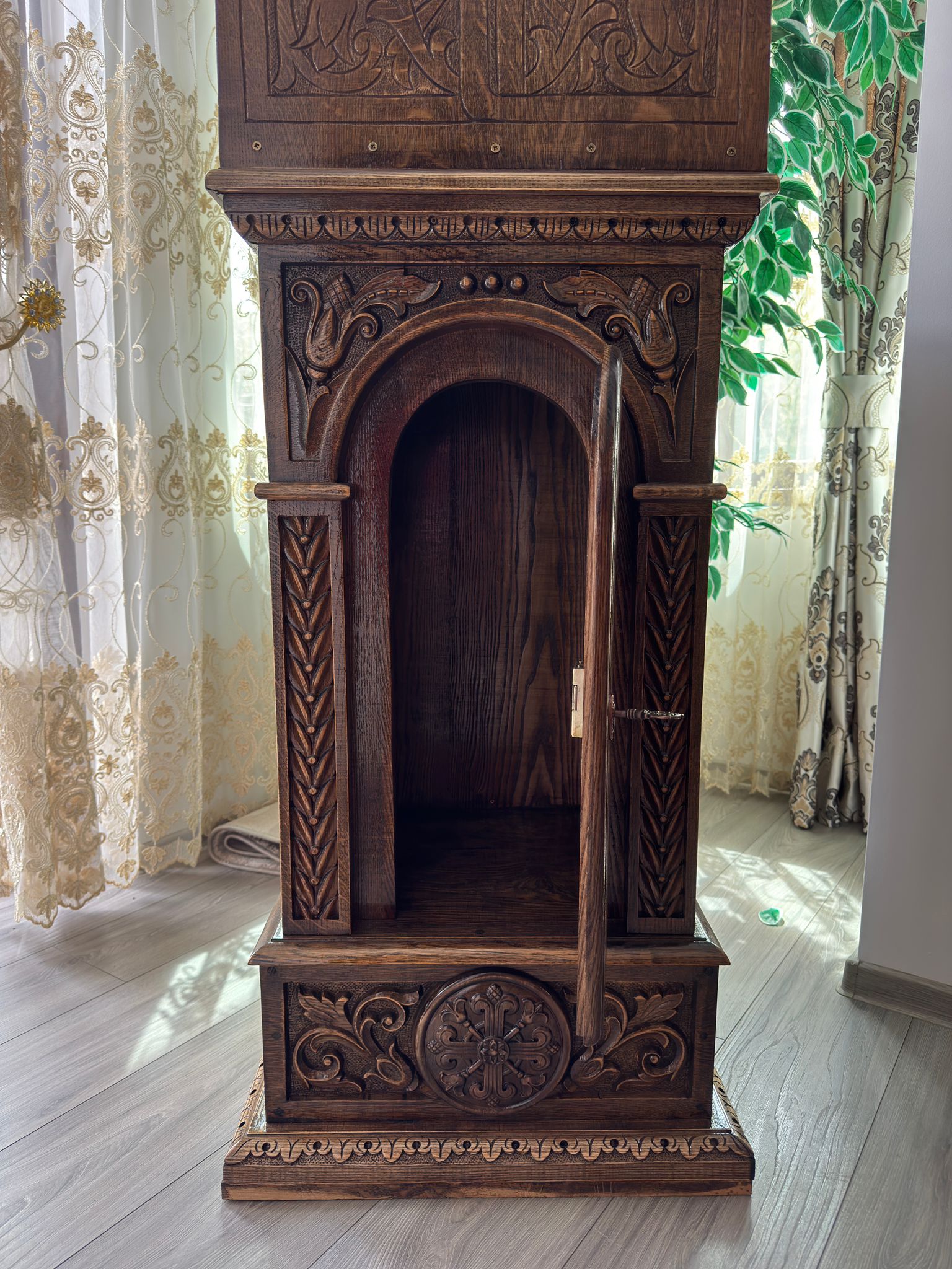 Analog de închinat sculptat manual din lemn masiv de stejar – piesă unicat - imagine 6