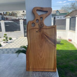 Tocător lemn cireș premium 62x30 cm cu rășină epoxidică neagră – design rustic handmade