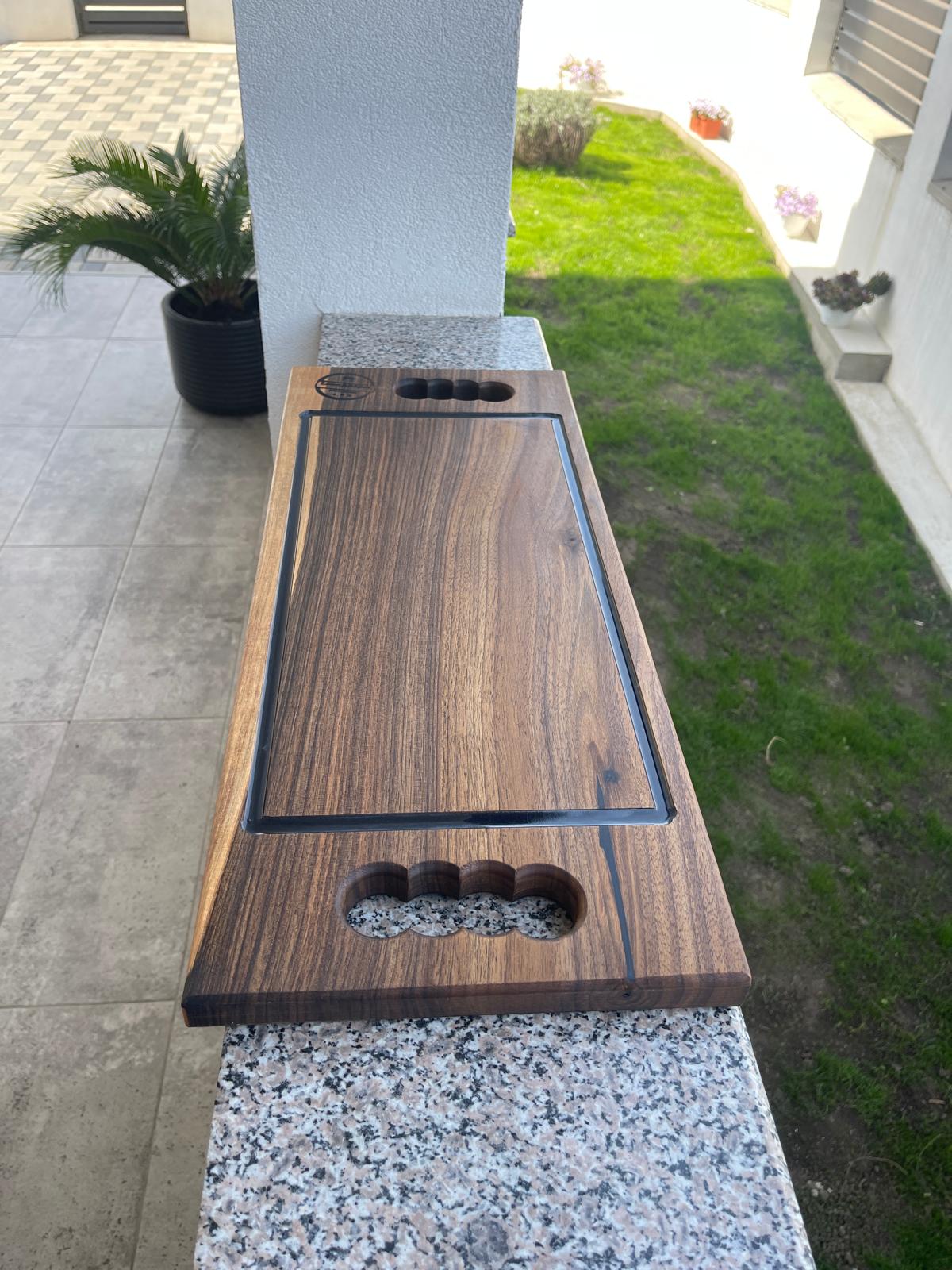 Tocător lemn nuc premium 63x26 cm cu rășină epoxidică neagră – design handmade elegant - imagine 3