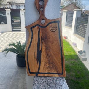 Tocător lemn cireș premium 58x30 cm cu rășină epoxidică neagră – handmade rustic