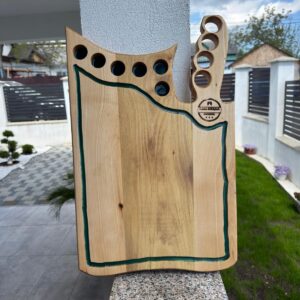 Tocător / Platou Premium din Lemn de Nuc și Paltin cu rășină epoxidică Verde – 59x38x3,5 cm