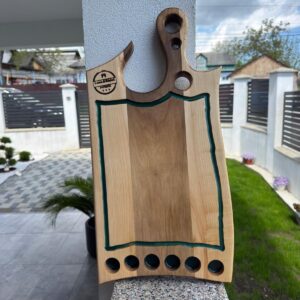 Tocător / Platou Premium din Lemn de Nuc și Paltin cu rășină epoxidică Dark Green – 59x30x3,5 cm