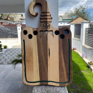 Tocător / Platou Premium din Lemn de Nuc și Paltin cu rășină epoxidică Dark Green – 63x37x3,5 cm