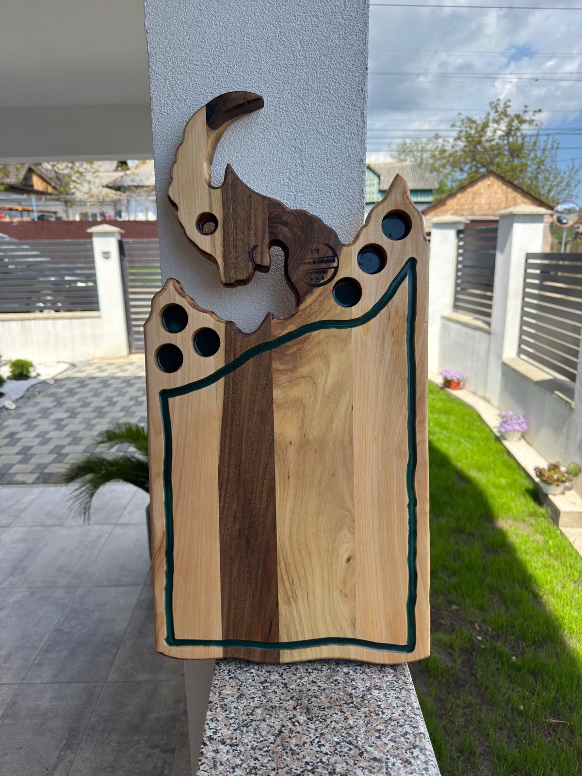 Tocător / Platou Premium din Lemn de Nuc și Paltin cu rășină epoxidică Dark Green – 68x34x3,5 cm - imagine 2