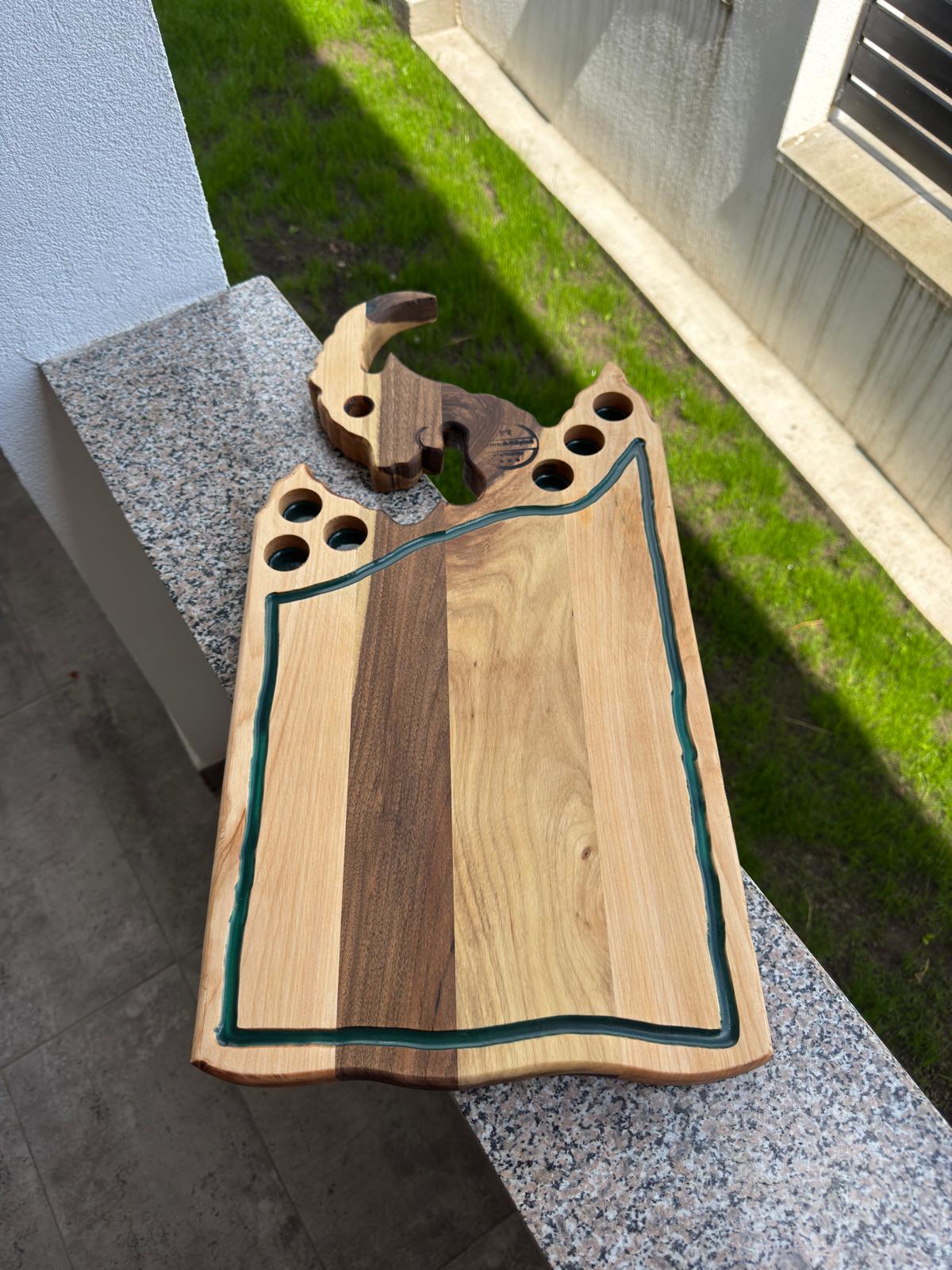 Tocător / Platou Premium din Lemn de Nuc și Paltin cu rășină epoxidică Dark Green – 68x34x3,5 cm - imagine 3