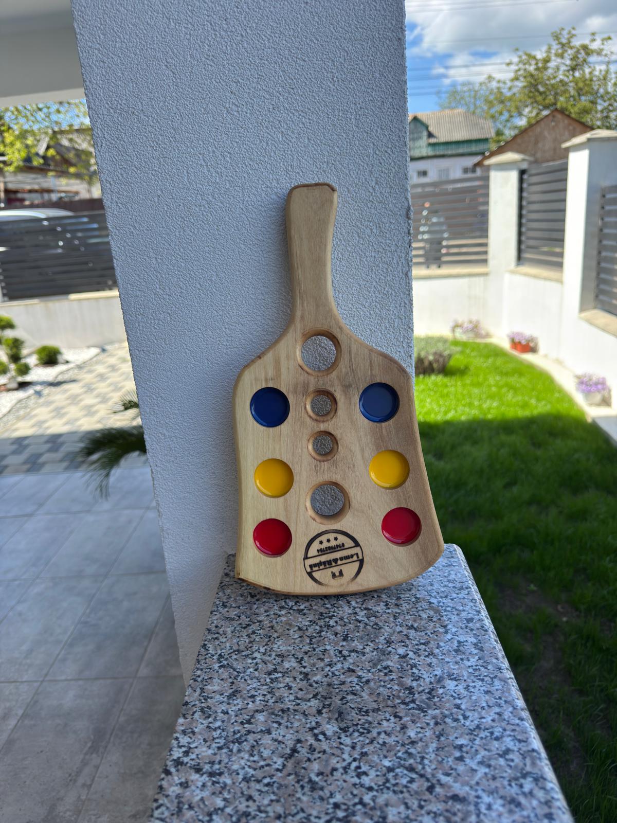 Tavă de Shoturi Handmade din Lemn de Nuc – 6 Shoturi – 35x16 cm