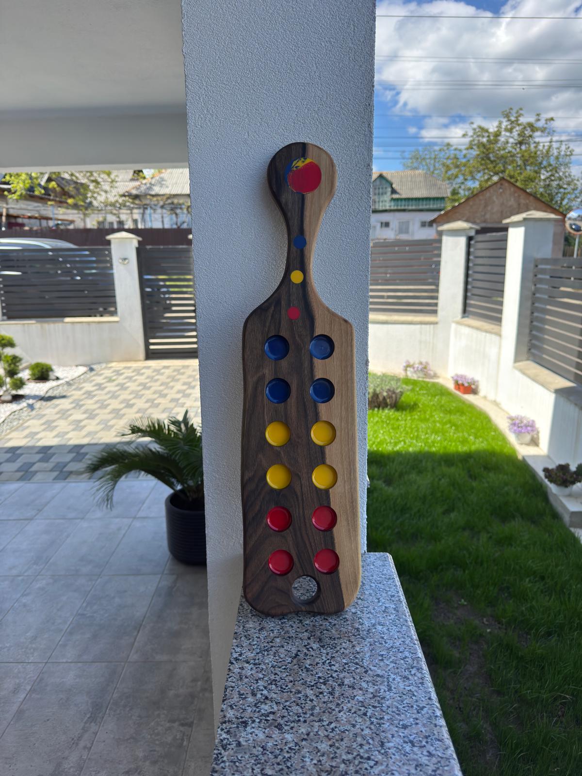Tavă de Shoturi Handmade din Lemn de Nuc – 12 Shoturi – 64x16 cm