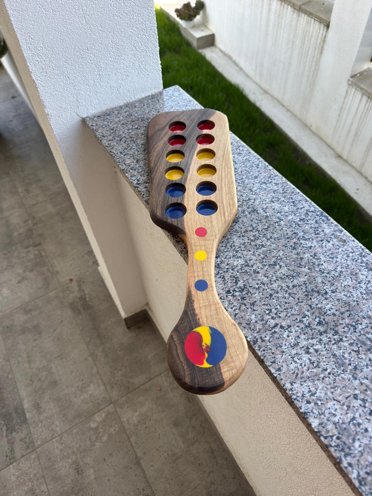 Tavă Shot Handmade din Lemn de Nuc – 55x15 cm cu 12 Găuri și Rășină Tricolor - imagine 3
