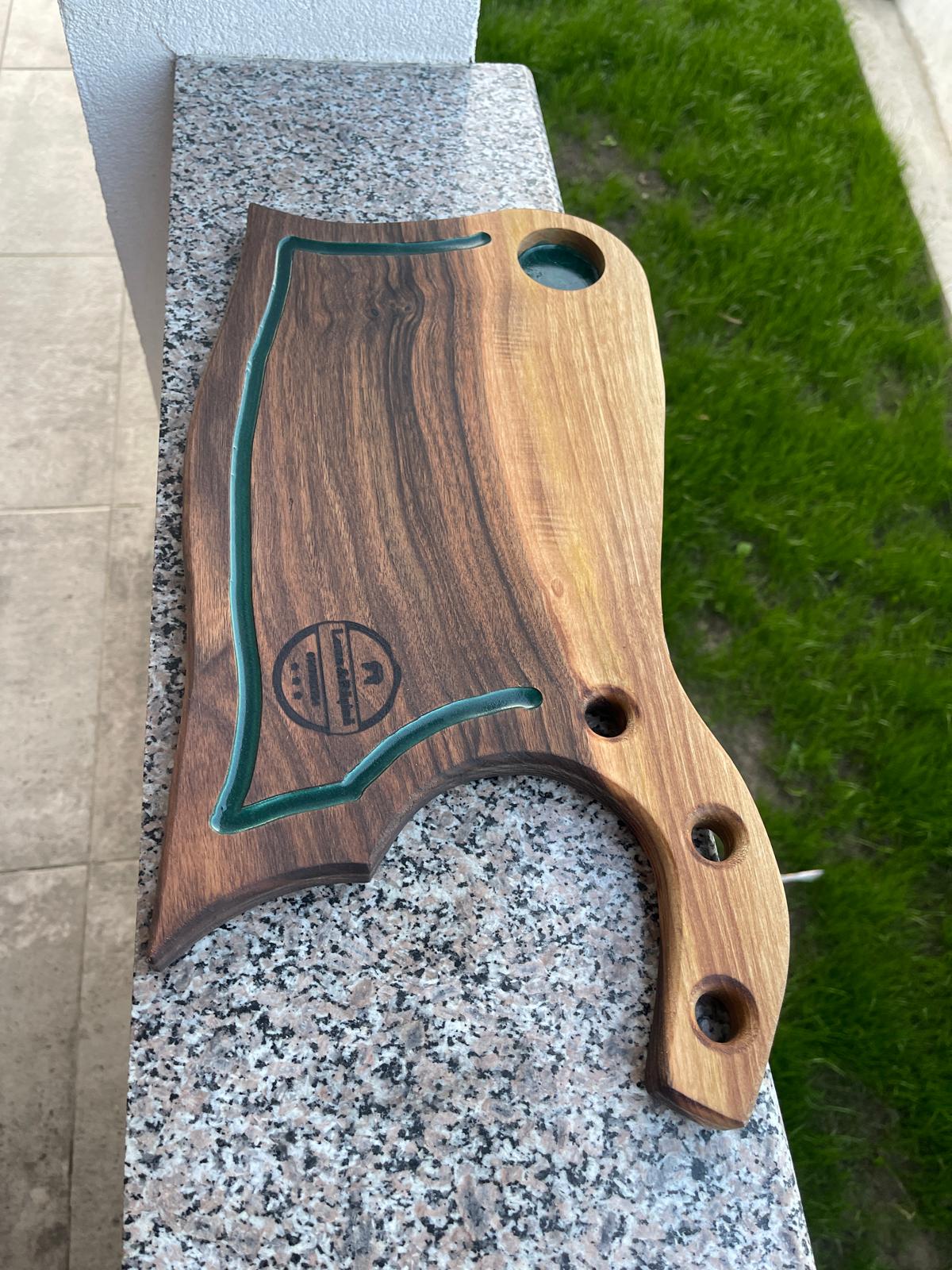 Tocător Handmade Tip Satâr din Lemn de Nuc – 50x22 cm cu Canal Scurgere și Compartiment Sos - imagine 4