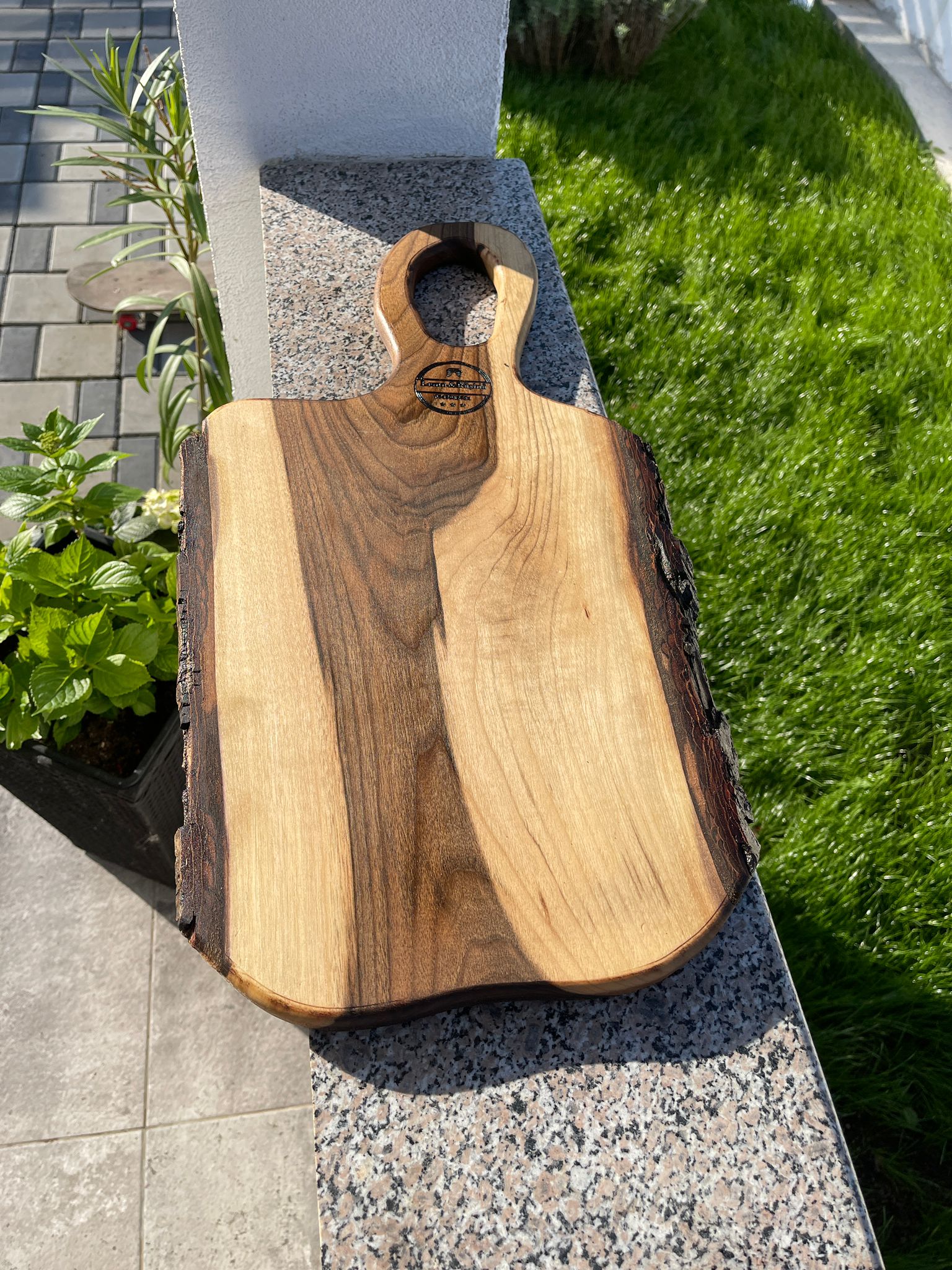 Tocător Rustic din Lemn Masiv de Nuc 60x30 cm – Model Unicat Handmade - imagine 2