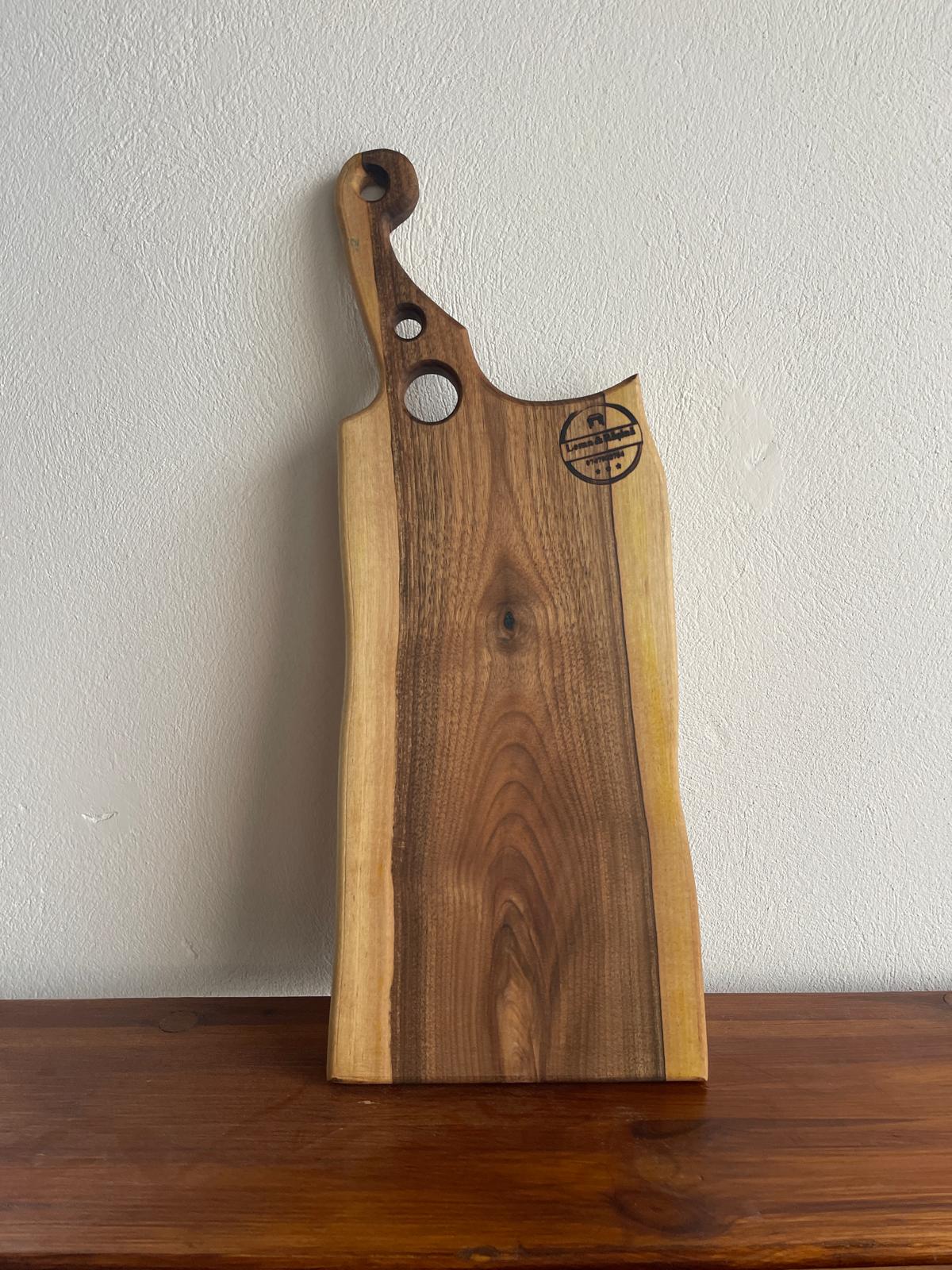 Platou Premium Handmade din Lemn Masiv de Nuc – Rustic Elegant 60x23 cm