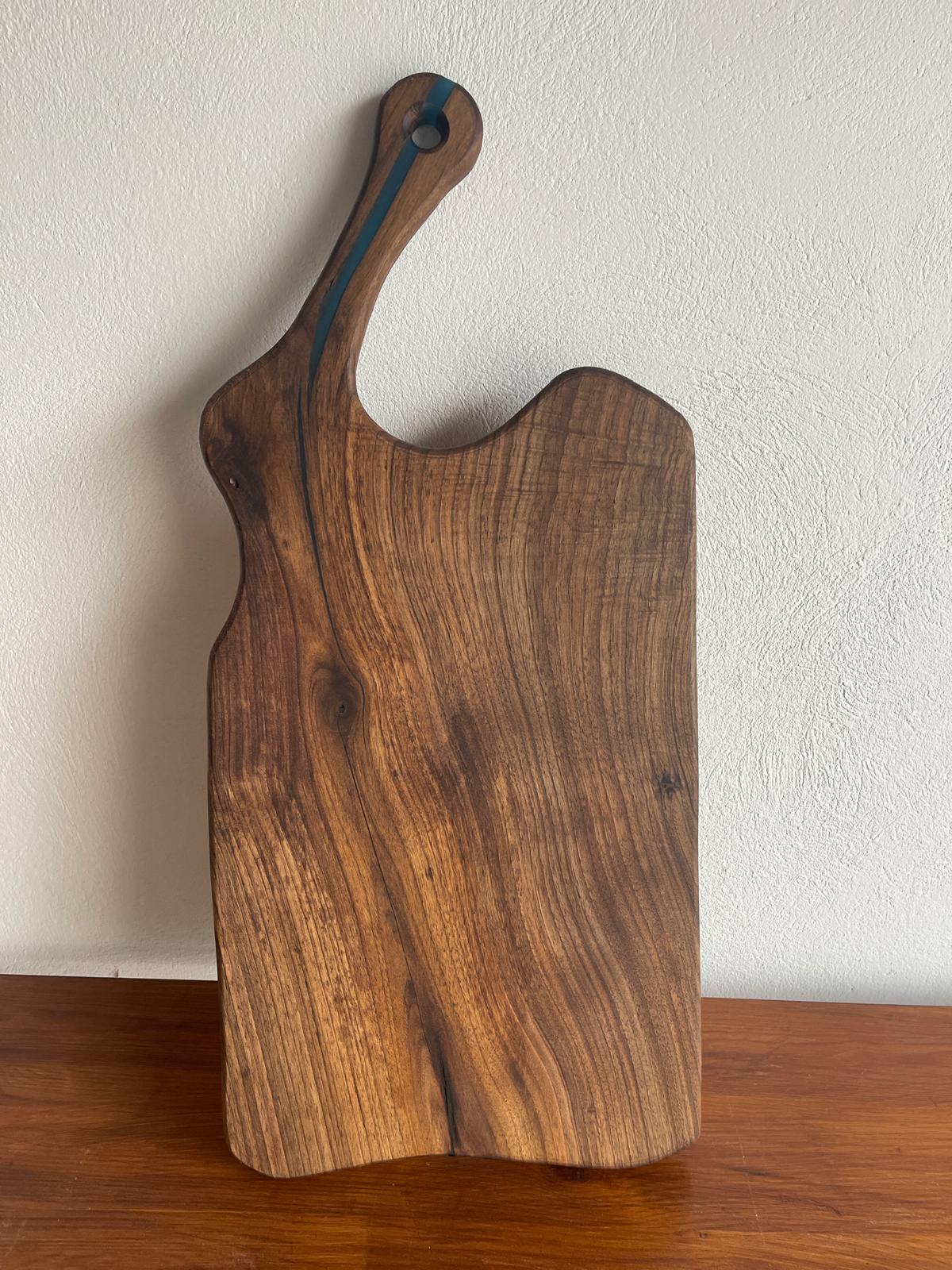 Tocător Premium din Lemn Masiv de Nuc cu Rășină Fosforescentă Albastră 68x30 cm - imagine 3