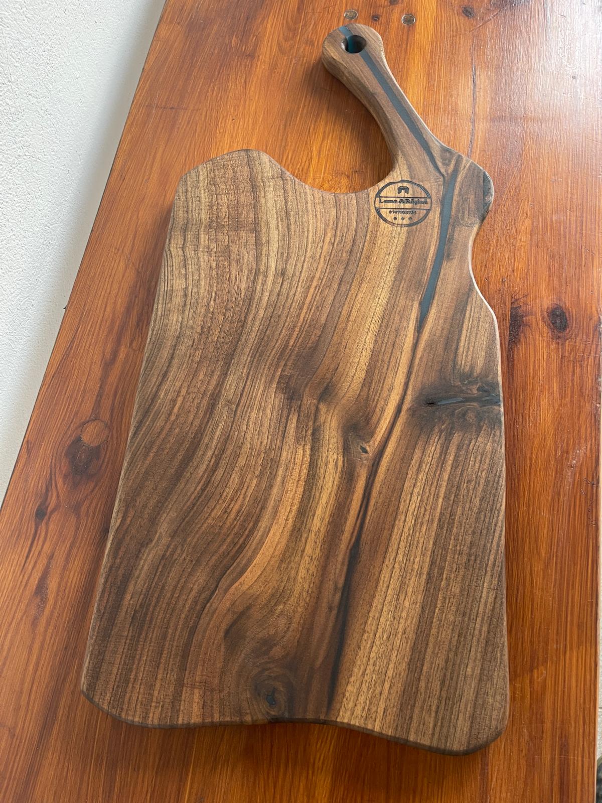Tocător Premium din Lemn Masiv de Nuc cu Rășină Fosforescentă Albastră 68x30 cm - imagine 4