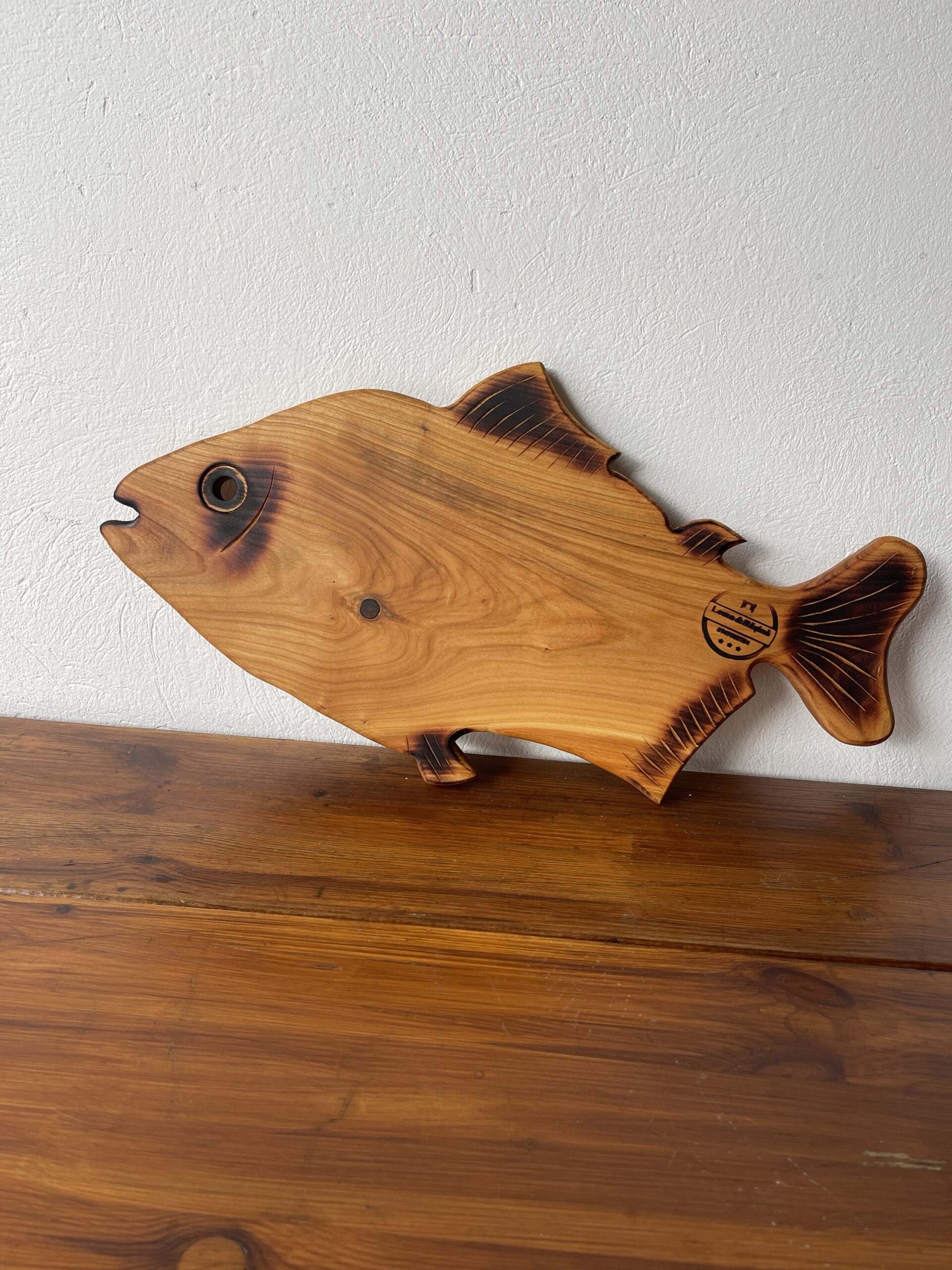 Platou Premium în Formă de Pește din Lemn Masiv 60x30 cm – Handmade în România