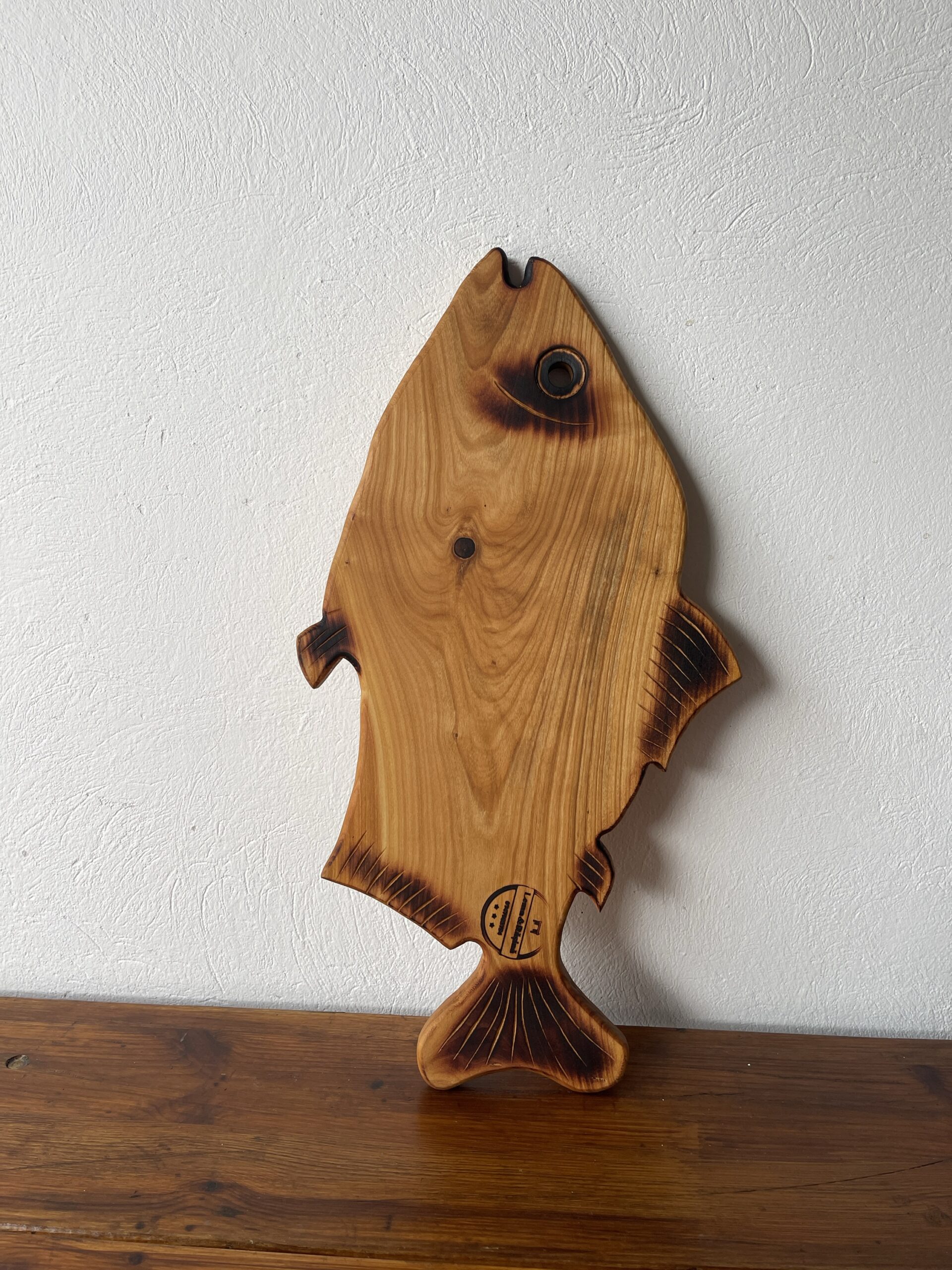 Platou Premium în Formă de Pește din Lemn Masiv 60x30 cm – Handmade în România - imagine 3