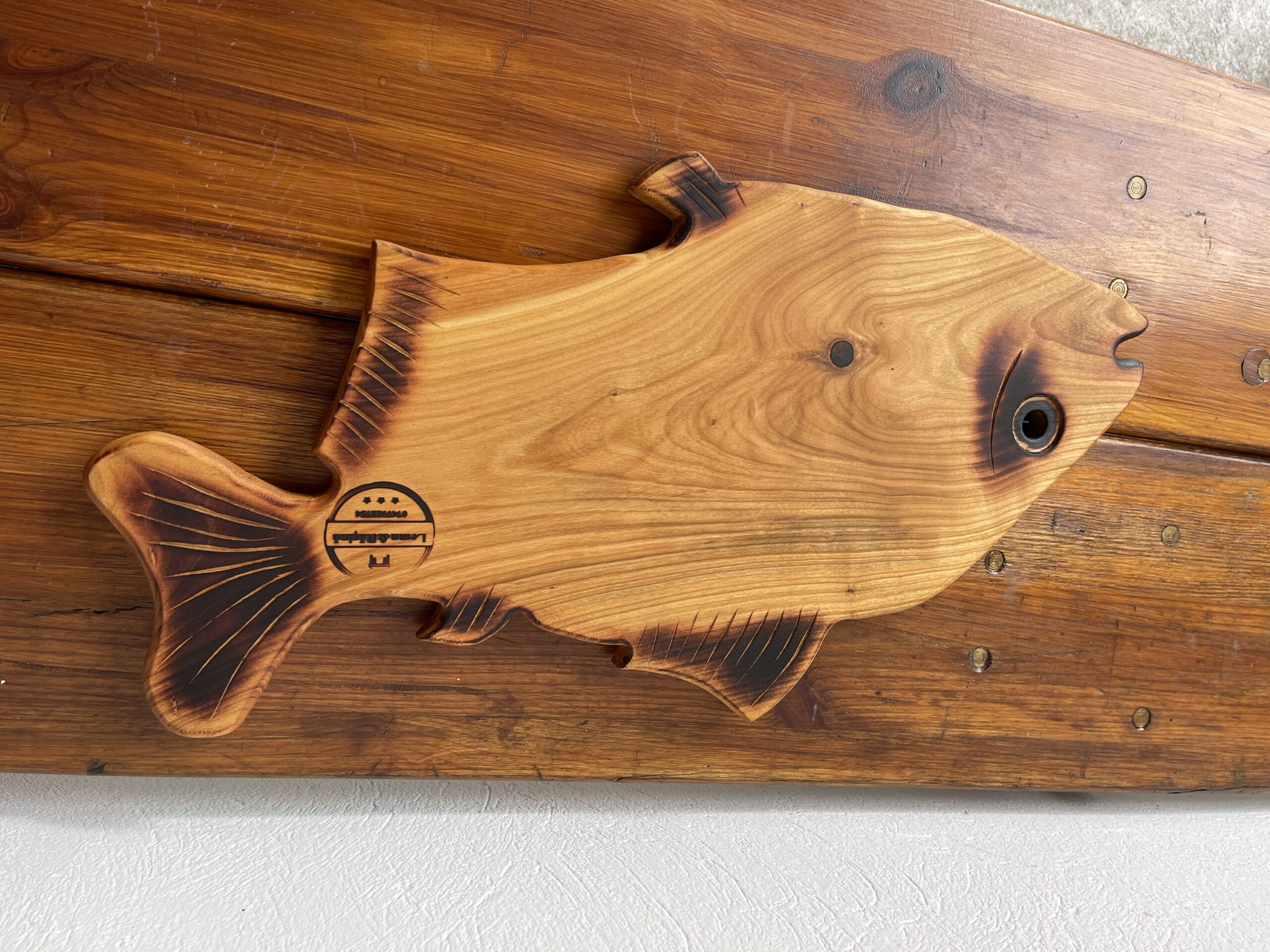 Platou Premium în Formă de Pește din Lemn Masiv 60x30 cm – Handmade în România - imagine 2