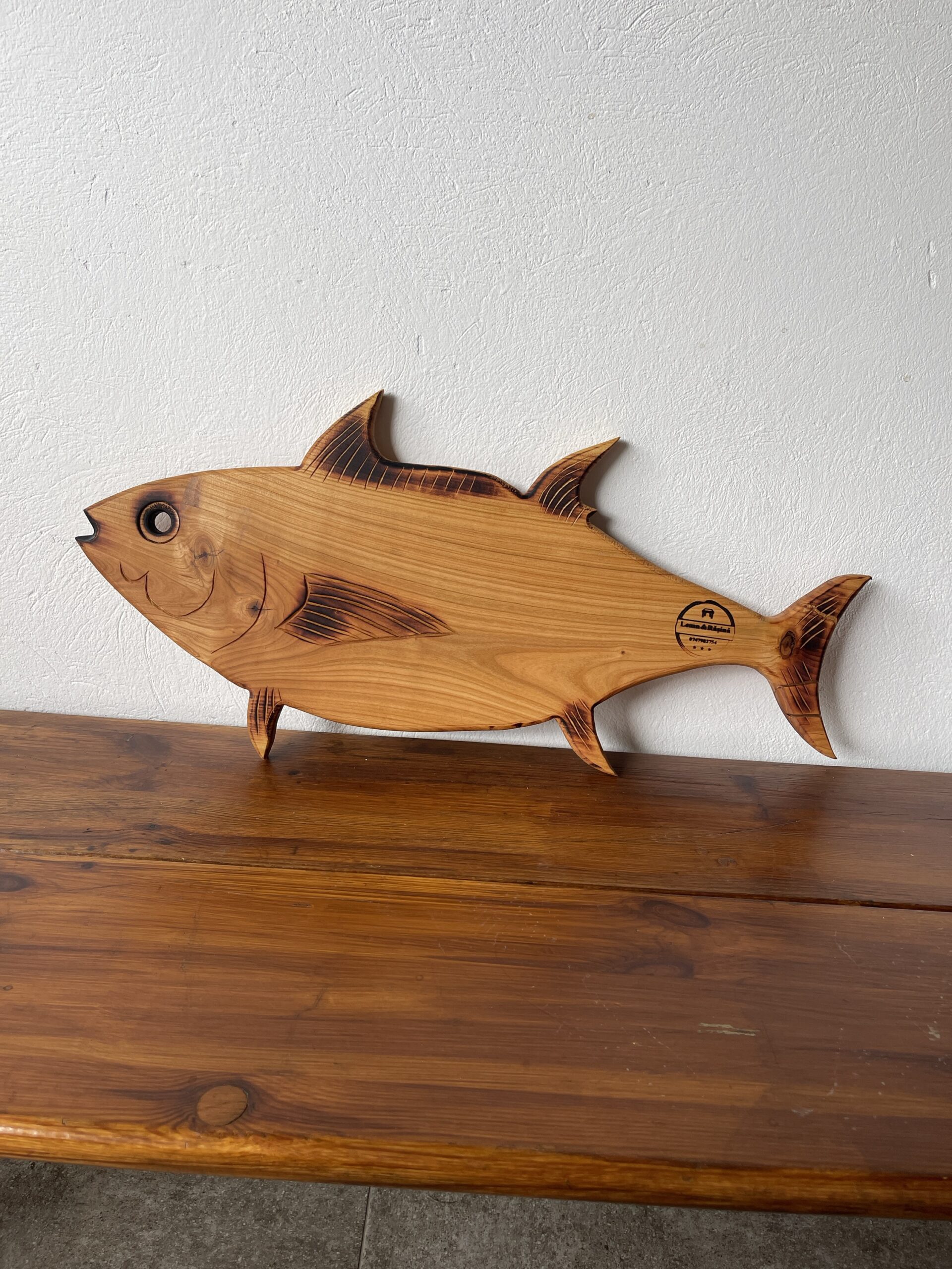Platou Premium în Formă de Pește din Lemn Masiv 65x25 cm – Handmade în România