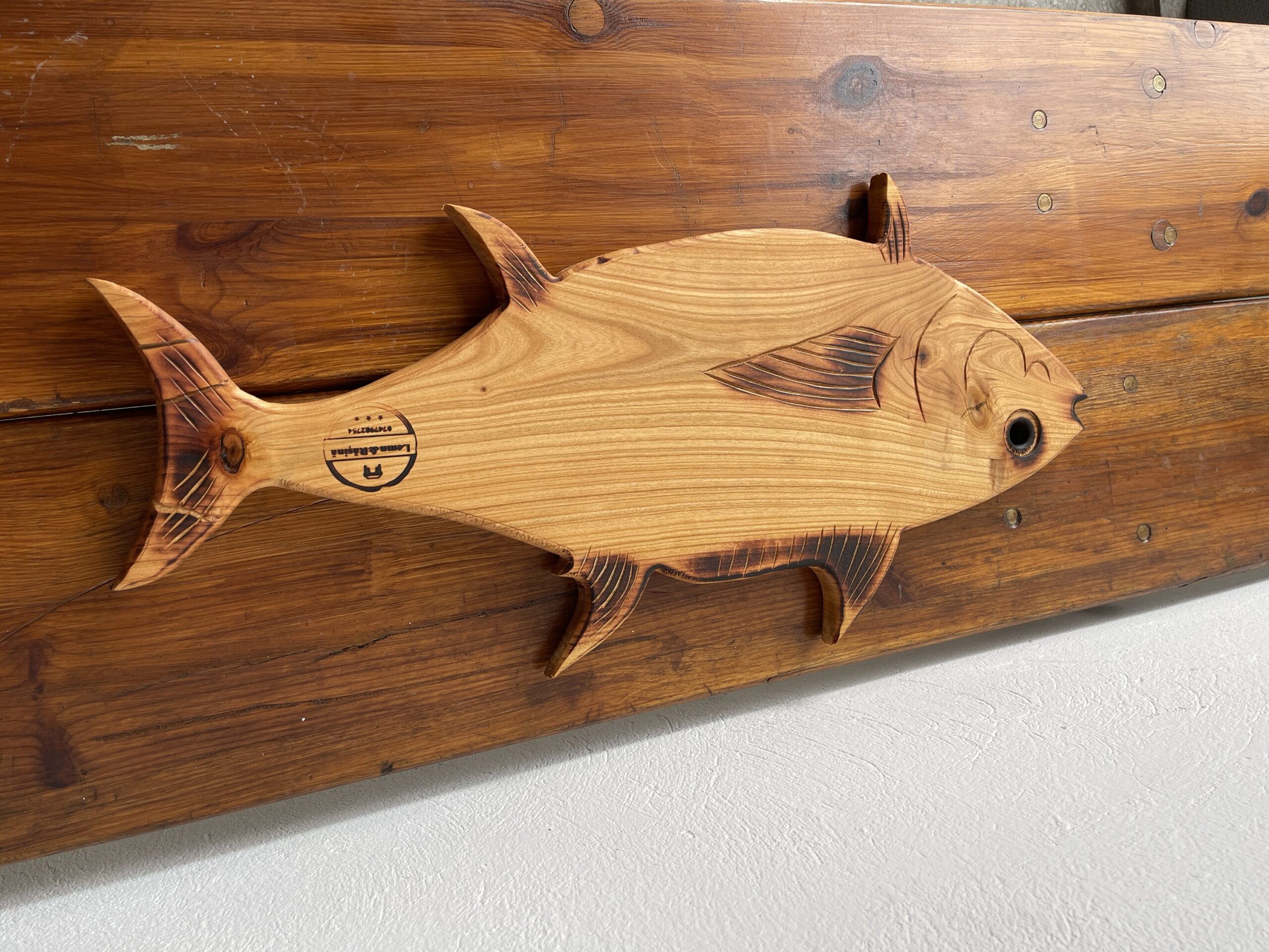 Platou Premium în Formă de Pește din Lemn Masiv 65x25 cm – Handmade în România - imagine 3