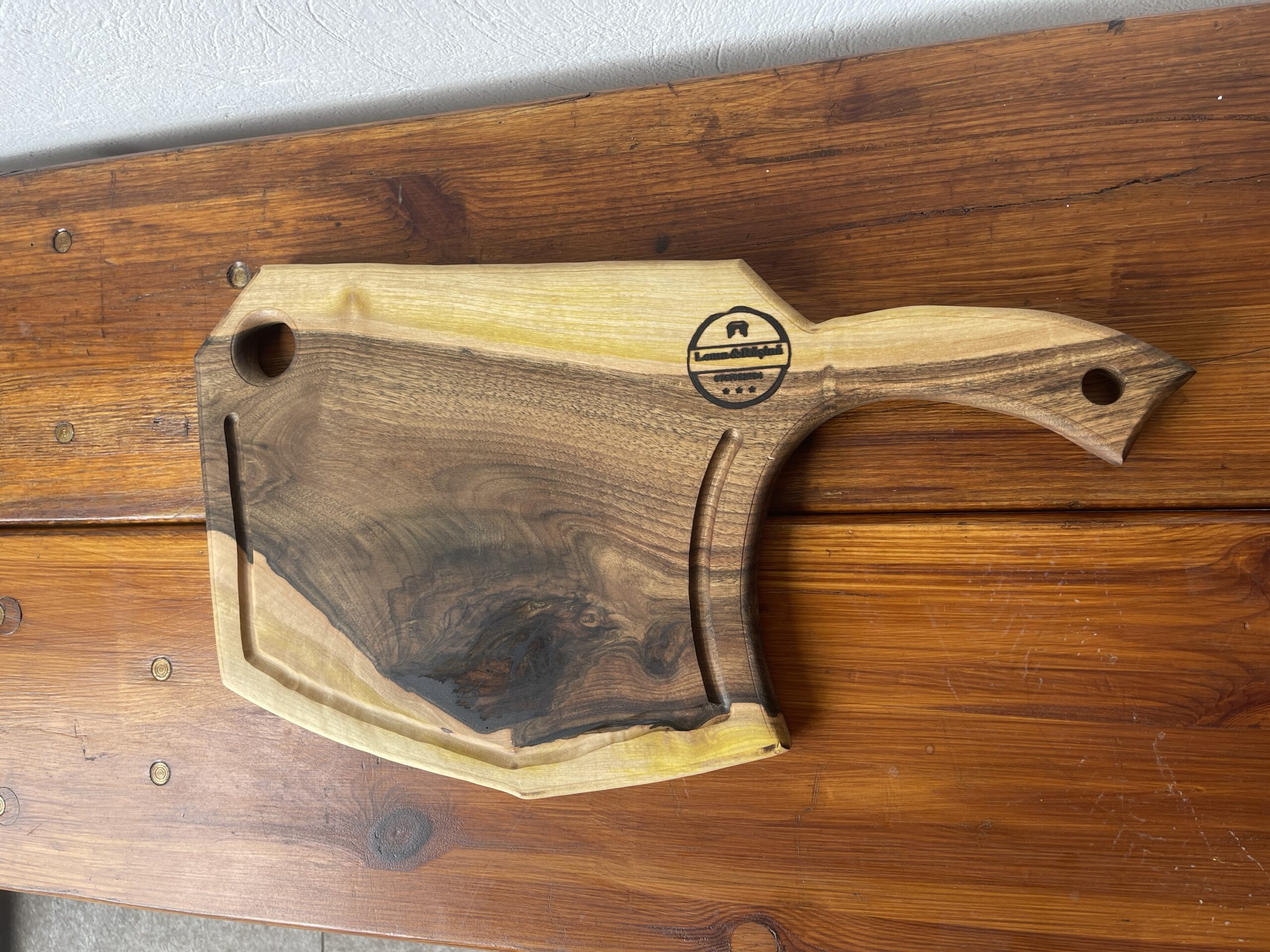 Tocător Premium din Lemn Masiv de Nuc 55x30 cm cu Canal pentru Lichide – Handmade în România - imagine 2