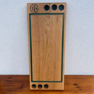 Platou din lemn masiv de stejar cu rășină epoxidică Dark Green și 6 suporturi pentru shoturi 61x25x3,5 cm