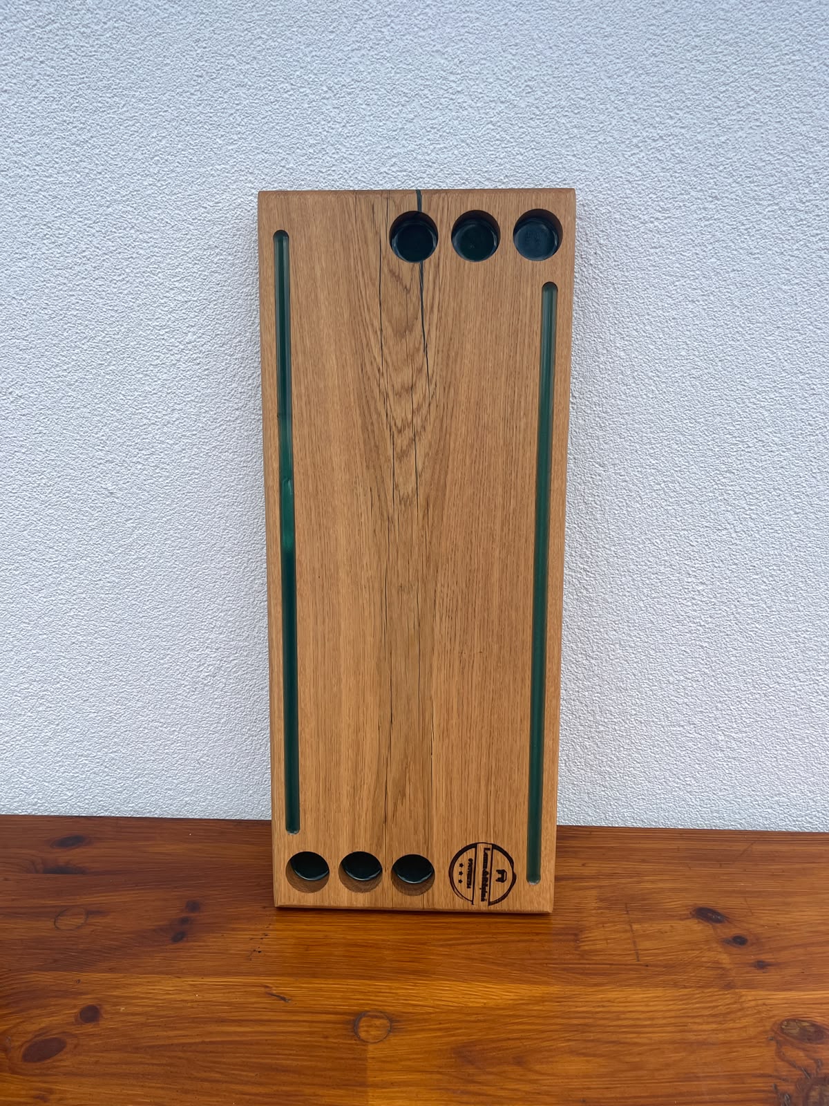 Platou din lemn masiv de stejar cu rășină epoxidică Dark Green și 6 suporturi pentru shoturi 55x23x3,5 cm - imagine 3