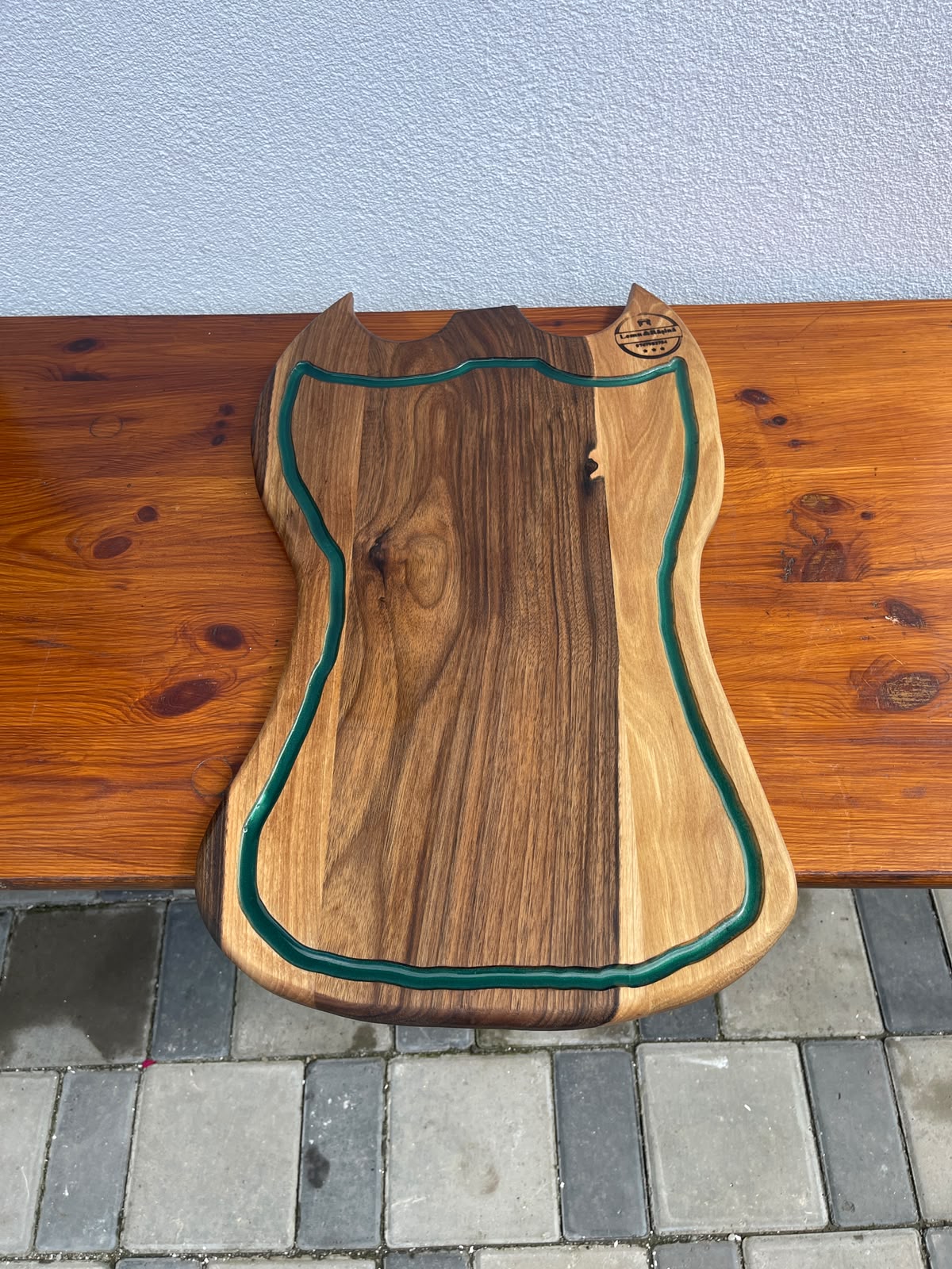 Platou premium din lemn masiv de nuc cu rășină epoxidică Dark Green și canal pentru scurgerea grăsimii 55x32x2,5 cm - imagine 2