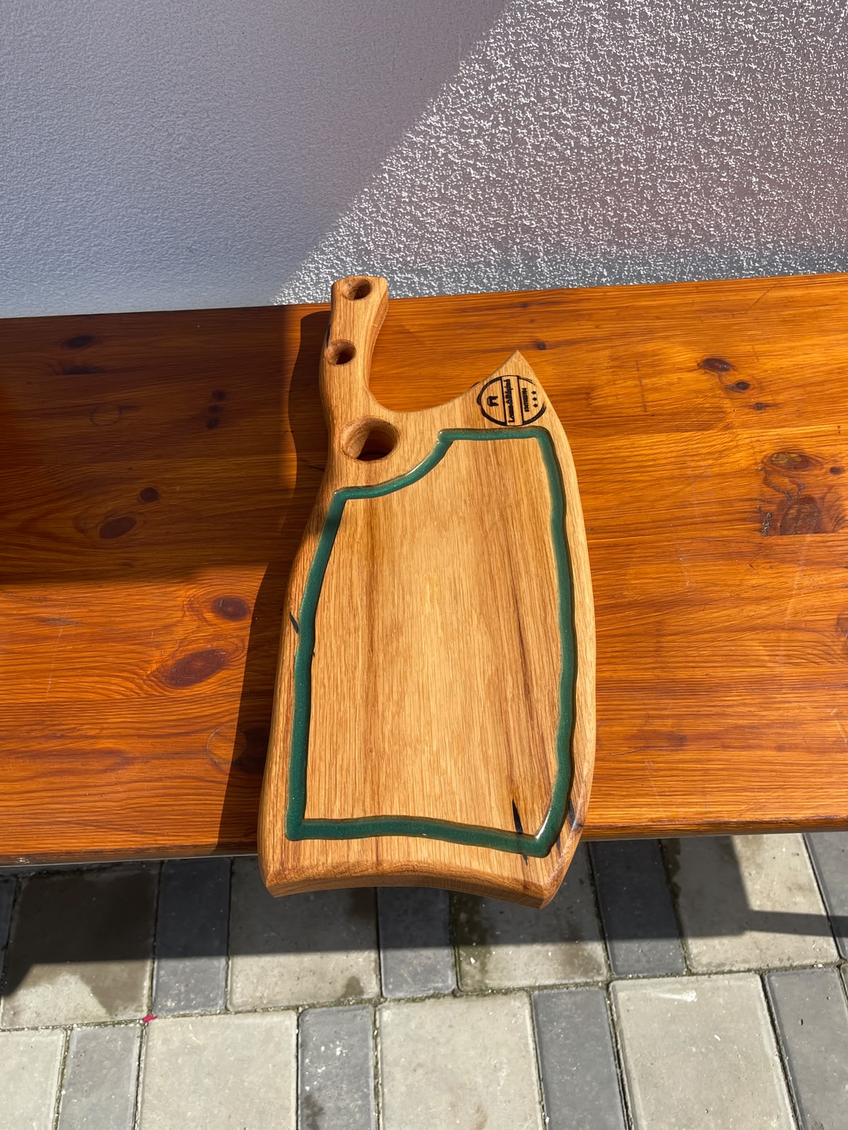 Platou premium din lemn masiv de stejar cu rășină epoxidică Dark Green și canal pentru scurgerea grăsimii 50x20x3,5 cm - imagine 3