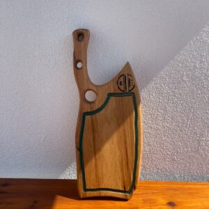 Platou premium din lemn masiv de stejar cu rășină epoxidică Dark Green și canal pentru scurgerea grăsimii 50x20x3,5 cm