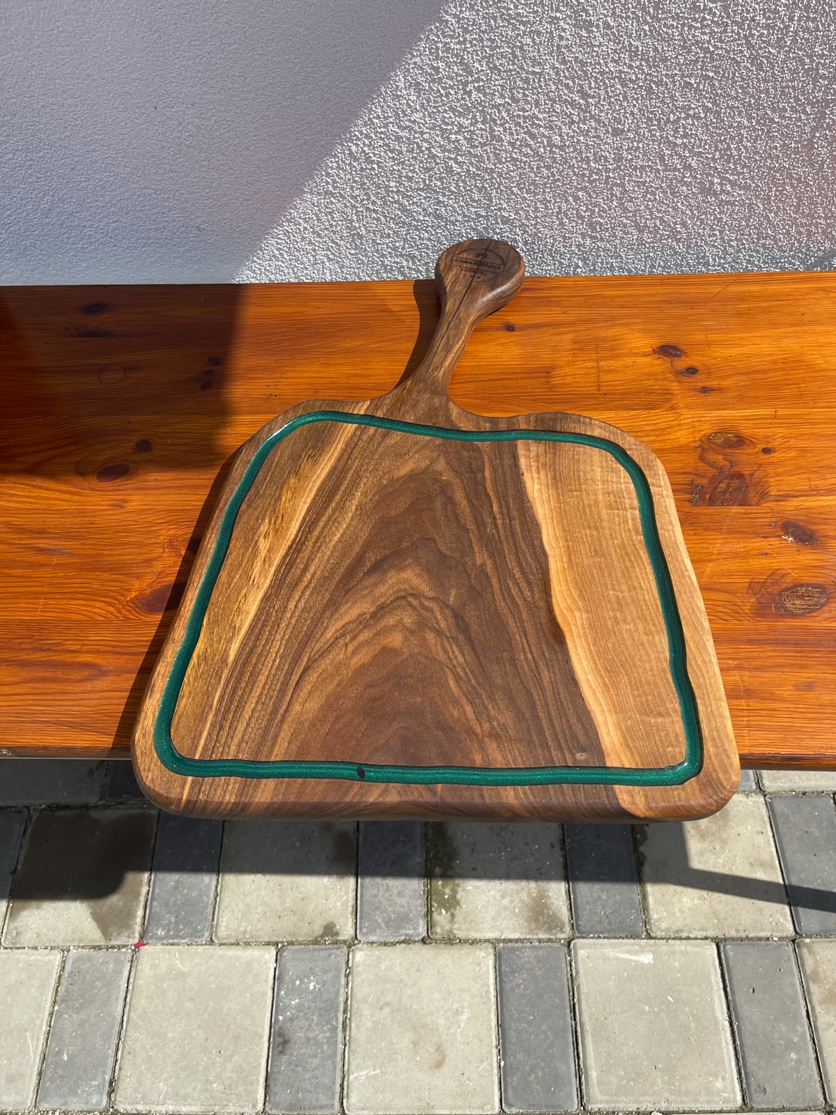 Tocător premium din lemn masiv de nuc cu rășină epoxidică Dark Green și canal pentru scurgerea grăsimii 57x37x2,5 cm - imagine 3