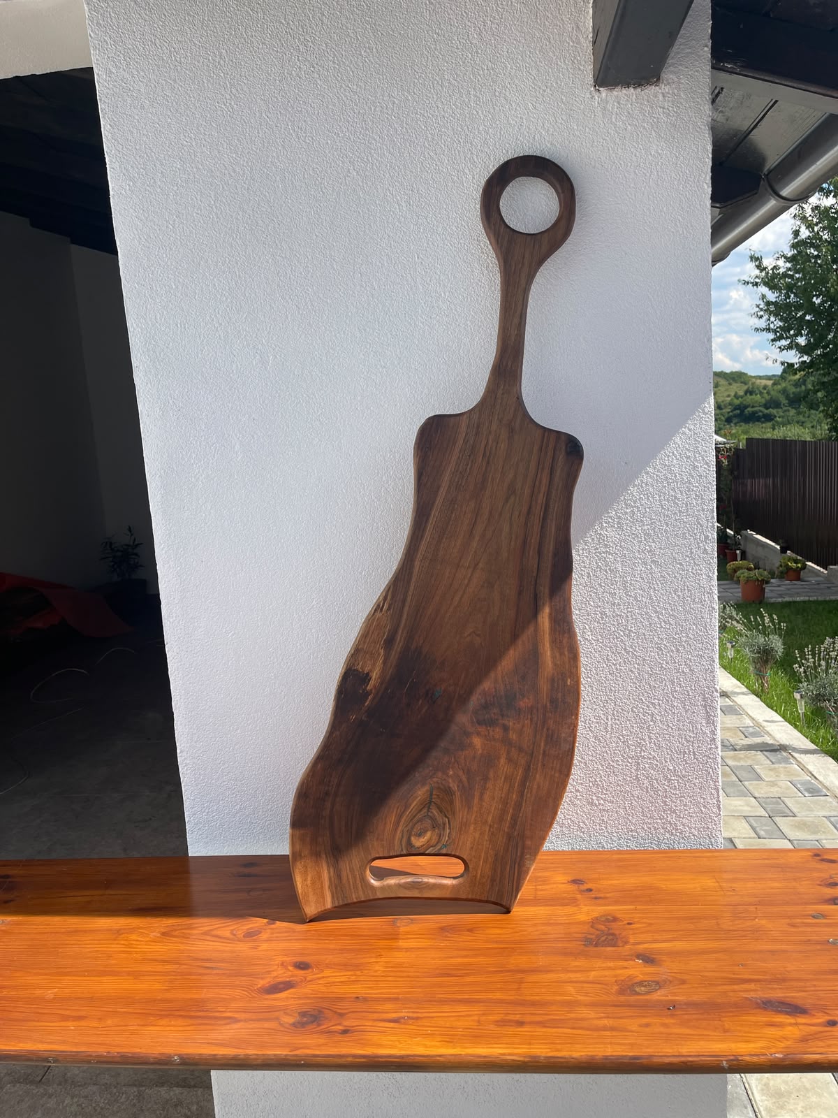 Platou premium din lemn masiv de nuc cu rășină epoxidică Dark Green și 6 suporturi pentru shoturi 112x37x2,5 cm - imagine 2