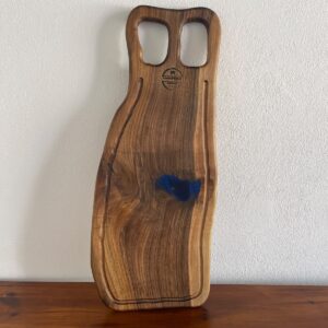 Platou de servire din lemn de nuc cu rășină albastră – 75x31 cm