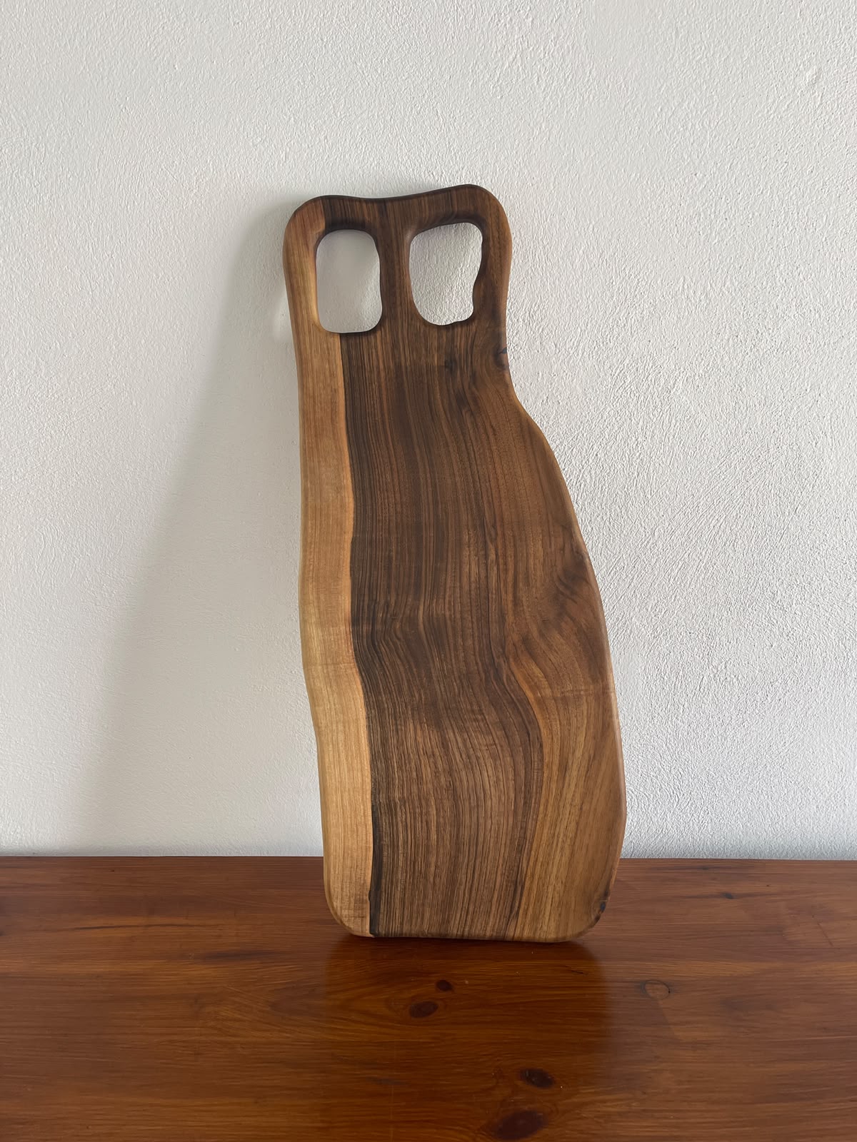 Platou de servire din lemn de nuc cu rășină albastră – 75x31 cm - imagine 4