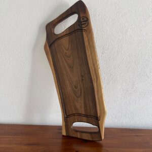 Platou de servire din lemn de nuc cu canal pentru scurgerea grăsimii – 65x25 cm