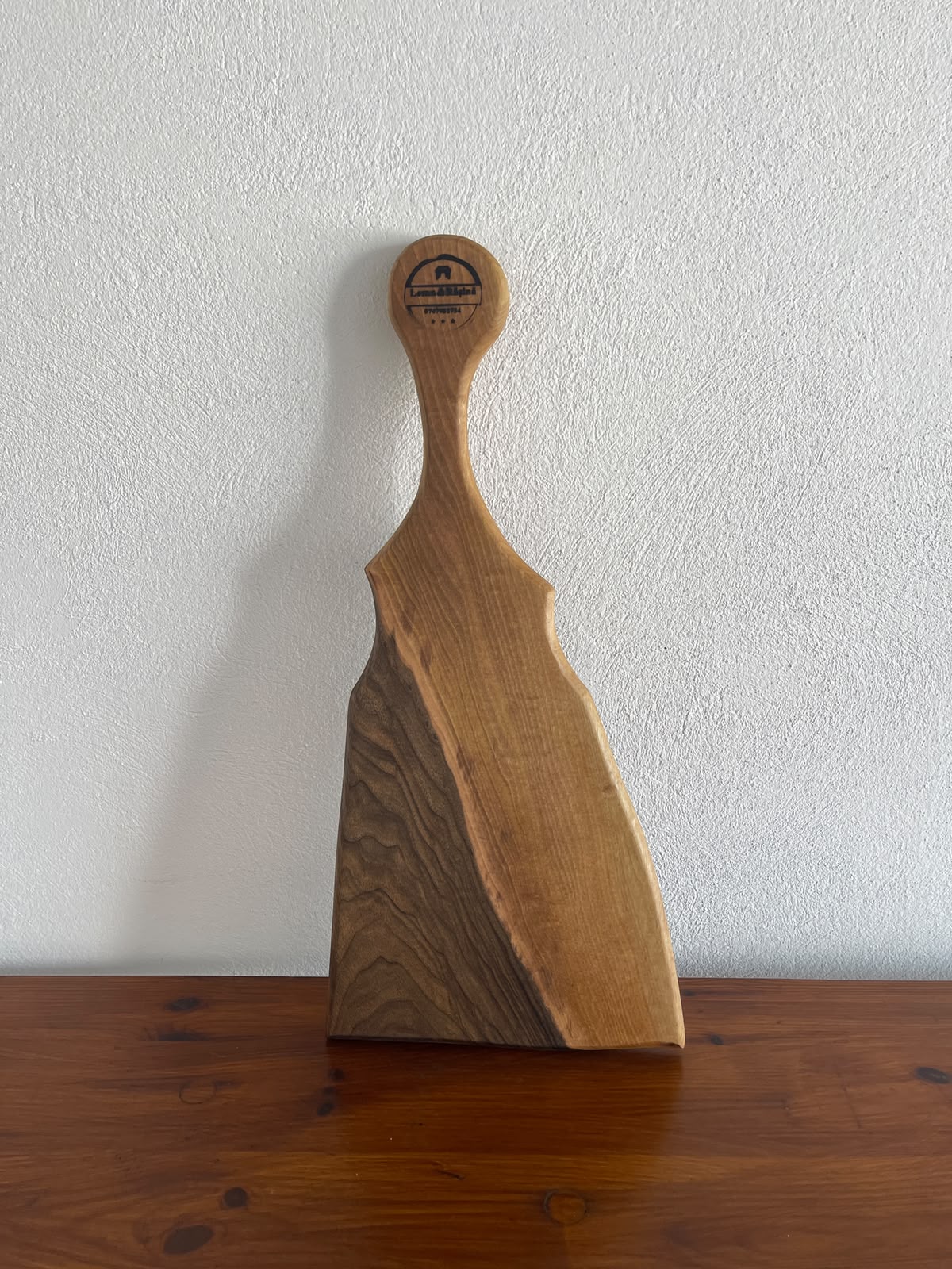 Tocător din lemn de nuc masiv – 57x21 cm