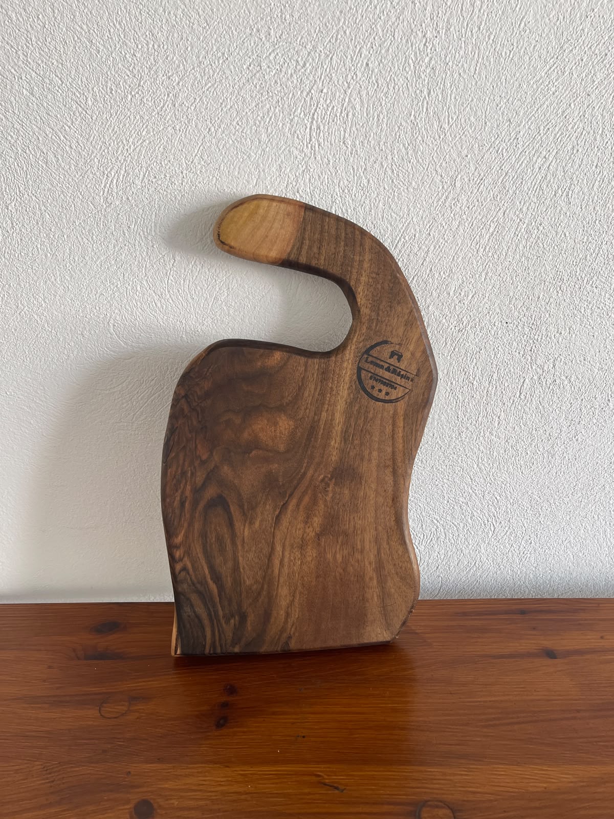 Tocător din lemn de nuc masiv – 39x21 cm