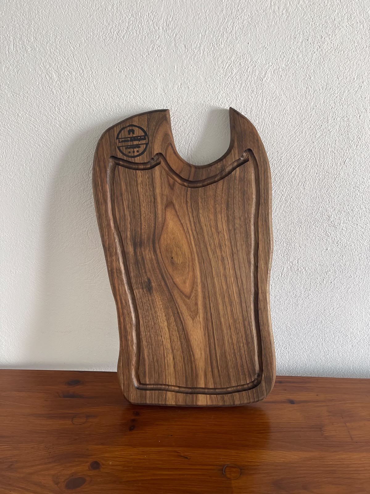 Tocător din lemn de nuc cu canal pentru scurgerea grăsimii – 51x29 cm - imagine 3