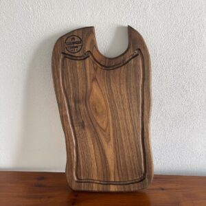 Tocător din lemn de nuc cu canal pentru scurgerea grăsimii – 51x29 cm