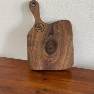Tocător din Lemn de Nuc 40x27 cm cu Inserții din Rășină și Design Elegant