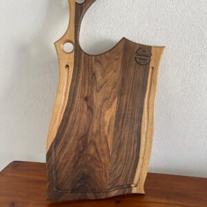 Tocător din Lemn de Nuc 65x32 cm cu Canal pentru Scurgerea Lichidelor și Design Elegant