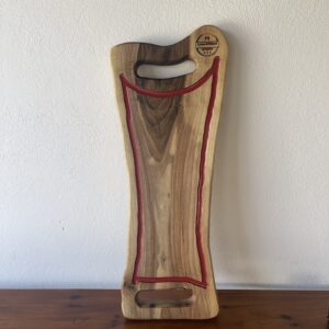 Platou Servire din Nuc cu Rășină Roșie – 66x21x3,5 cm