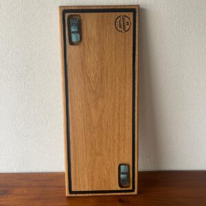 Tocător din Stejar cu Rășină și Mașini Integrate – 65x26x3 cm