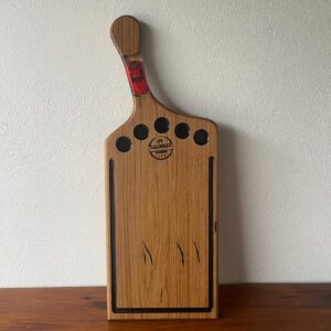 Tocător din Stejar cu Rășină Neagră și Design Auto – 67x26x3 cm