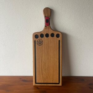 Tocător din Stejar cu Rășină Neagră și Design Auto – 68x26x3 cm