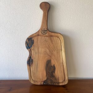 Tocător din Nuc cu Rășină Albastră și Albă – 65x31x3,5 cm
