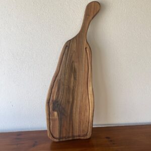 Tocător din Nuc cu Două Fețe și Rășină Albastră – 77x27x3,5 cm