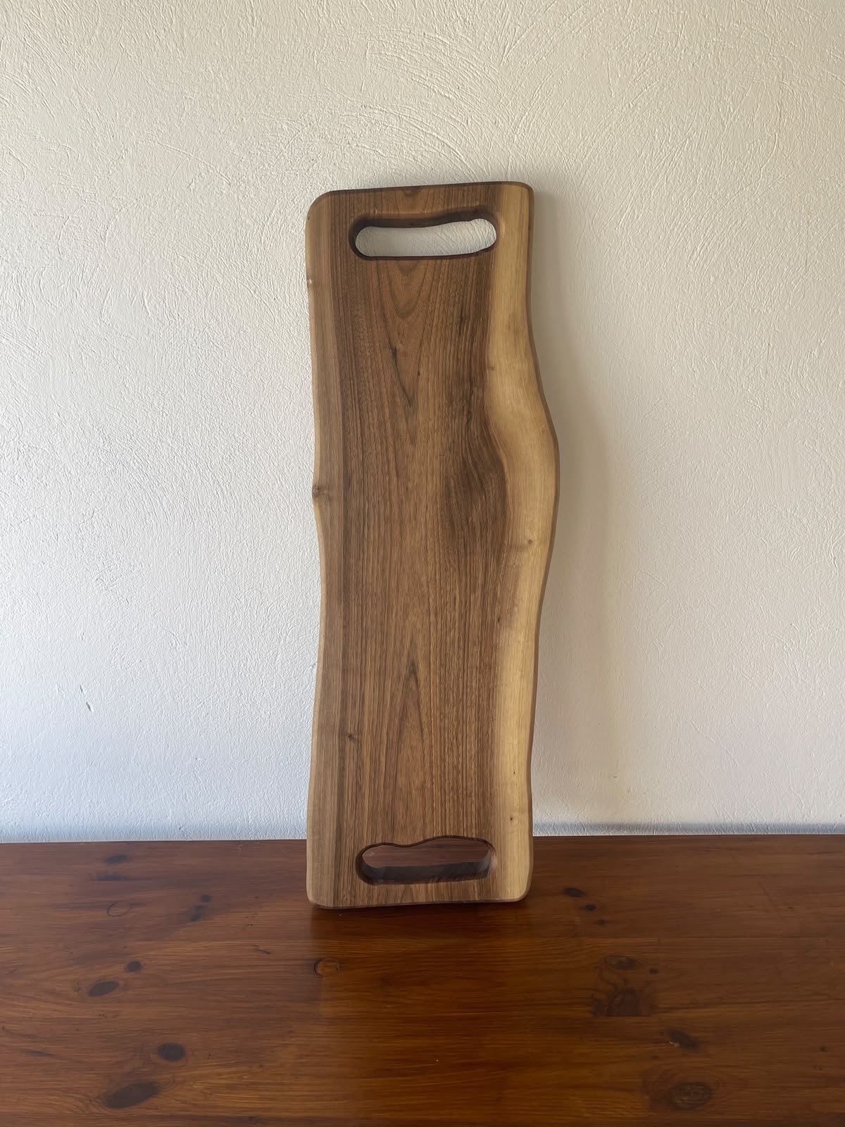 Platou Servire din Nuc cu 4 Shot-uri și Rășină Albă – 75x24x3,5 cm - imagine 2