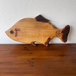 Platou din Lemn de Arin în Formă de Pește – 56x23 cm