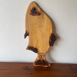 Platou din Lemn de Arin în Formă de Pește – 56x23 cm